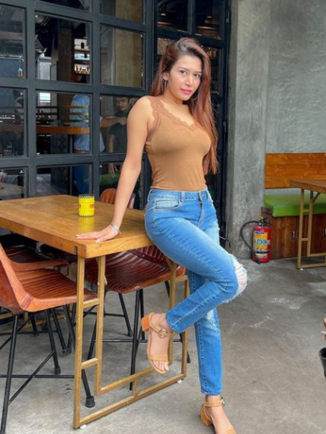 Dhruvi Nanda’s glam in hot and blod outfits